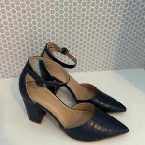 Fisace Women’s Blue Block Heels

Size 7 1/2